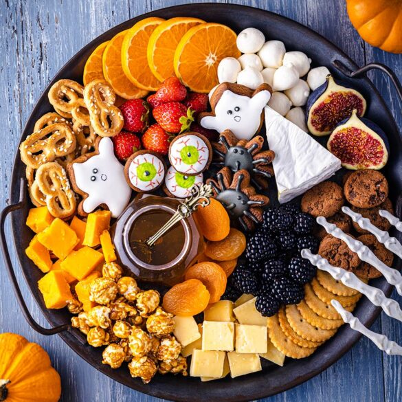 Halloween Charcuterie Board 01 Halloween Charcuterie Board