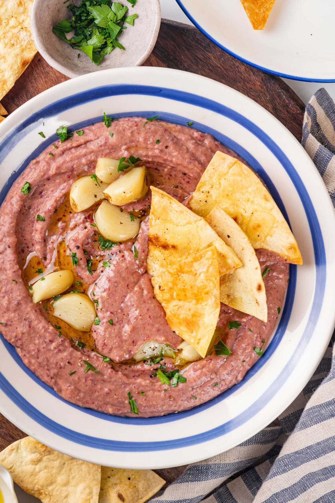 Red Kidney Bean Hummus with Roasted Garlic